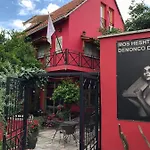 Red Goat Hostel *