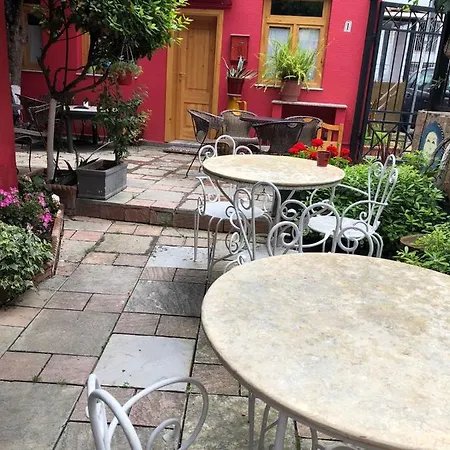 Hostel Red Goat Tirana