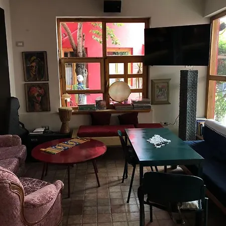 Red Goat بيت شباب *