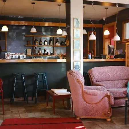 Red Goat بيت شباب تيرانا