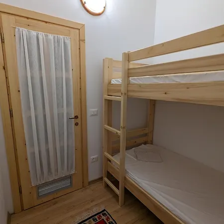 Red Goat * تيرانا