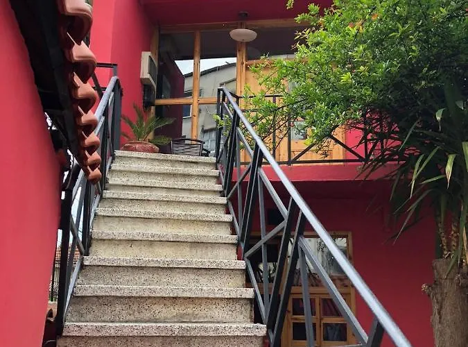 Red Goat Hostel Tirana